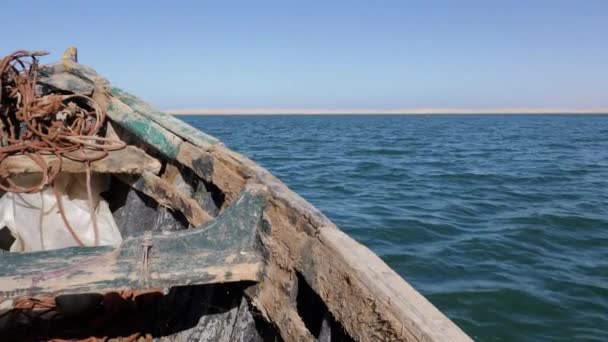 Vechi Cizme Pescuit Îndreaptă Spre Dune Nisip Din Lacul Naila — Videoclip de stoc