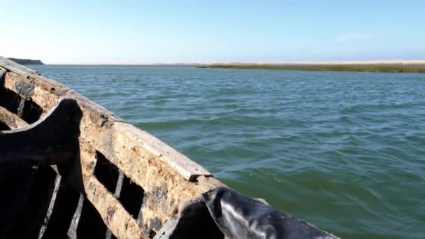 Vechi Cizme Pescuit Îndreaptă Spre Dune Nisip Din Lacul Naila — Videoclip de stoc