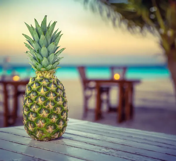 Eine Frische Ananas Einem Hawaiianischen Strandcafé Oder Einer Bar Stockfoto