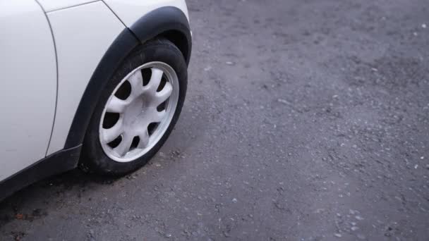 Цикл Анимации Автомобиля Улице Имеющий Зажим Ботинок Прикреплен Колесу Затем — стоковое видео