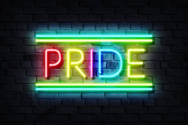 Canlı, neon ışıklı tabela tuğla zeminde parlıyor. Renkli gökkuşağı harfleri LGBTQ gurur, çeşitlilik, dahil etme ve eşitliği simgeliyor. Toplum desteği ve savunuculuğunu temsil etmek için ideal
