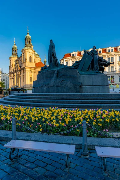 Sint Nicolaskerk Jan Hus Gedenkteken Het Oude Stadsplein Praag Tsjechië — Stockfoto