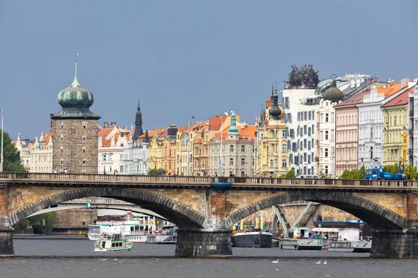 チェコ共和国ヴルタヴァ川とプラハの景色 — ストック写真
