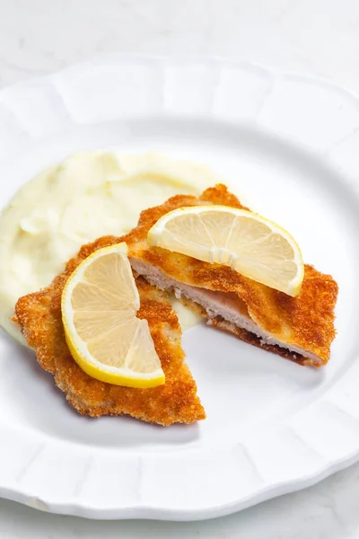 Kalfsschnitzel Met Aardappelpuree — Stockfoto