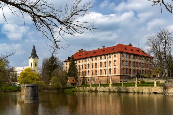 Çek Cumhuriyeti Ndeki Libochovice Sarayı — Stok fotoğraf