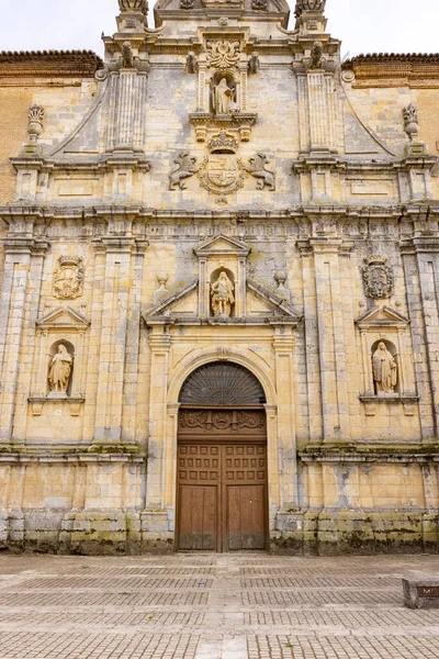 西班牙卡斯蒂利亚和里昂圣地亚哥小道上的Carrion Los Condes修道院 — 图库照片