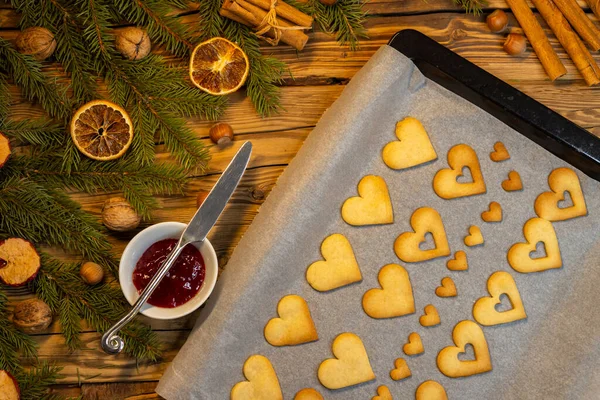 焼き皿の上のクリスマスリニスタークッキー — ストック写真