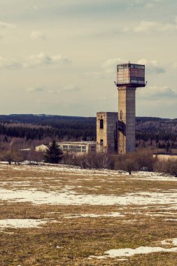 15. yüzyıldan 19. yüzyıla kadar Erzgebirge Dağları 'nın madencilik bölgesinin bir parçası olan UNESCO Dünya Mirası bölgesi Mednik Tepesi.