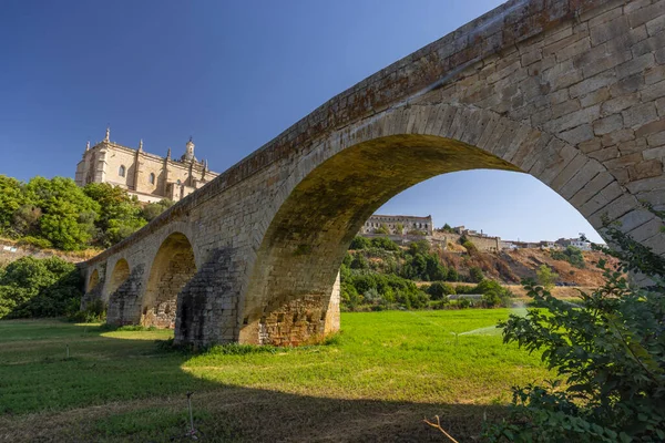 Roma Köprüsü Katedrali Coria Caceres Ili Extremadura Spanya — Stok fotoğraf