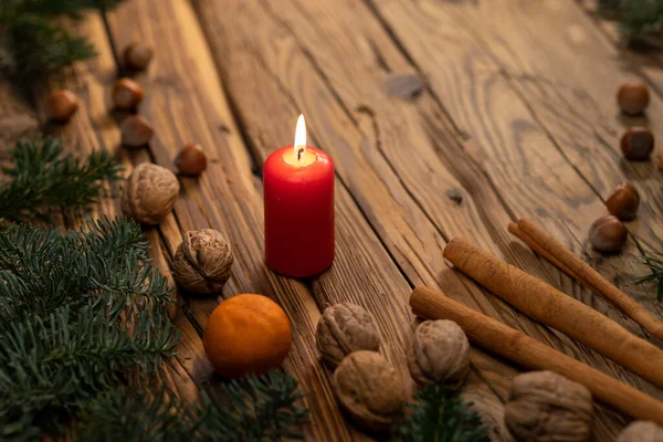Navidad Tradicional Checa Decoración Madera Con Ramita Vela Manzana Naranja — Foto de Stock
