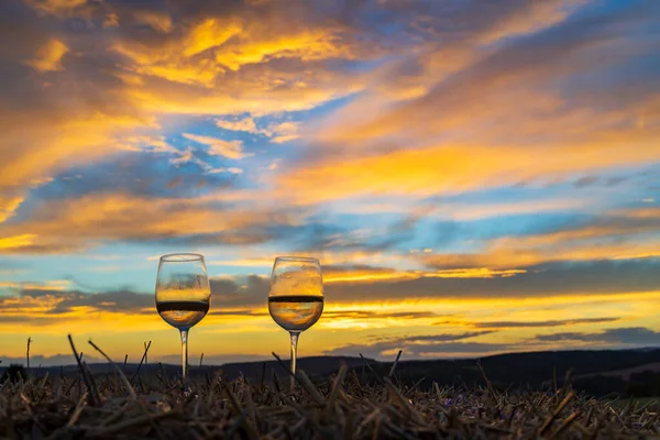 Bicchiere Vino Con Tramonto Fine Estate — Foto Stock