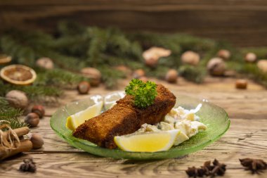 Noel sazanı ve patates salatası.