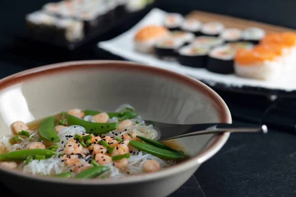 Diverse Gerechten Uit Aziatische Keuken Met Typische Sushi — Stockfoto