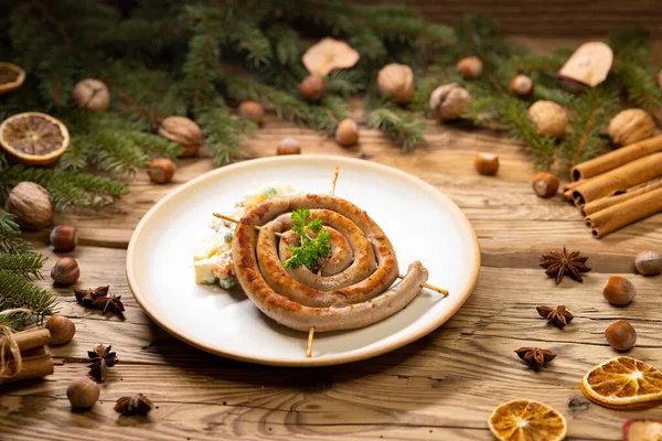 Kerstwijnworst Geserveerd Met Aardappelsalade — Stockfoto