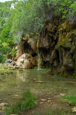 Cuenca, Castilla La Mancha, İspanya 'daki Cuervo Nehri (Nacimiento del Rio Cuervo) pınarı