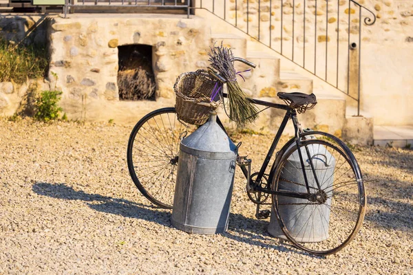 Fransa Nın Provence Şehrinde Bisikletli Bir Hayat — Stok fotoğraf
