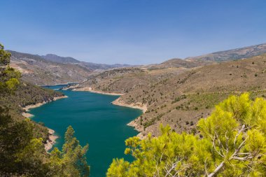 Su Barajı Kuralları (Embalse de Rules), Sierra Nevada, Endülüs, İspanya