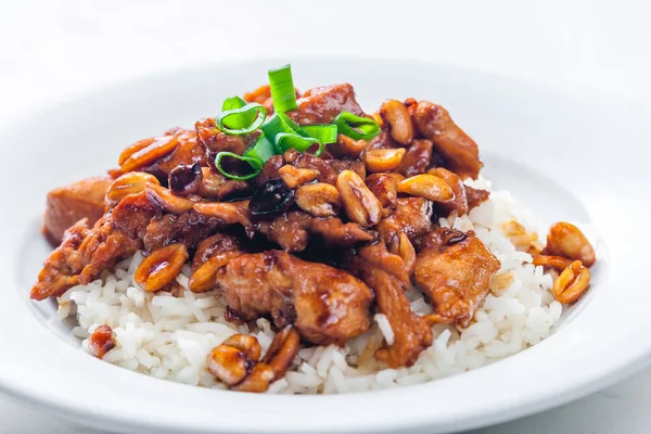 Chicken Kung Pao Mit Erdnüssen Und Reis — Stockfoto