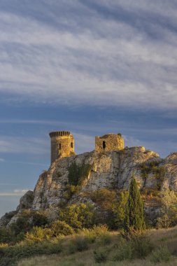 Chateauneuf-du-Pape, Provence, Fransa yakınlarındaki Chateau de lHers harabeleri 