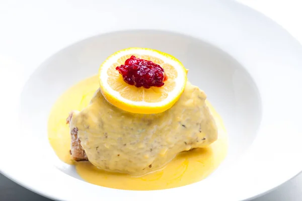 Poultry Meat Creamy Sauce Served Lemon Cranberries — Stock Photo, Image