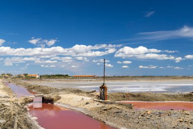 Camargue bölgesindeki Salin de Giraud, Provence, Fransa