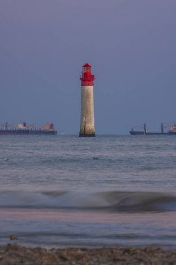 Ile de Re yakınlarındaki Phare de Chauvea gemileriyle La Rochelle, Pays de la Loire, Fransa