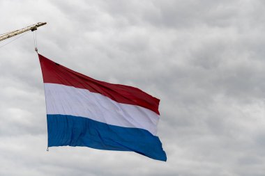 Ulusal bayramda Hollanda bayrağı göndere çekildi