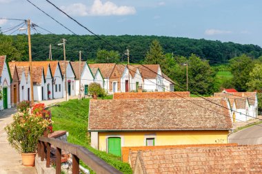 Macaristan, Villanykovesd 'de şarap mahzenleri