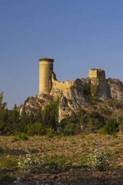 Chateauneuf-du-Pape, Provence, Fransa yakınlarındaki Chateau de lHers harabeleri 