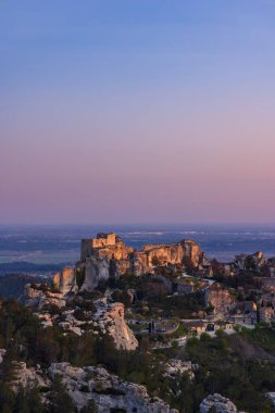 Ortaçağ şatosu ve köyü, Les Baux-de-Provence, Alpilles dağları, Provence, Fransa