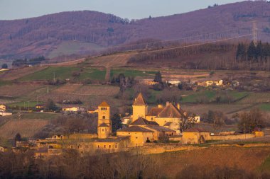 Chateau de Pierreclos Şatosu, Saone-et-Loire kalkışı, Burgundy, Fransa
