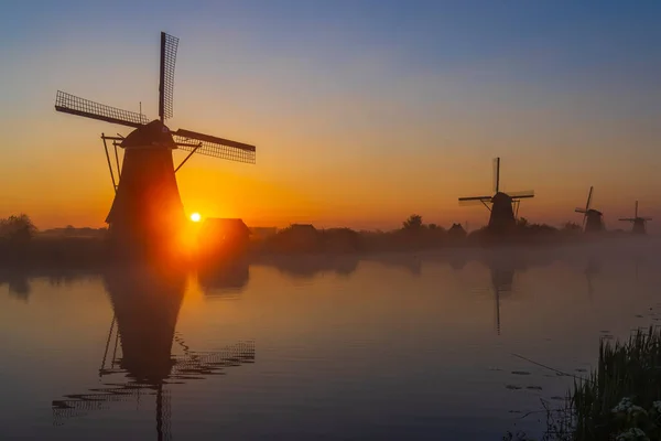 Traditional Dutch Windmills Colourful Sky Just Sunrise Kinderdijk Netherlands — Zdjęcie stockowe
