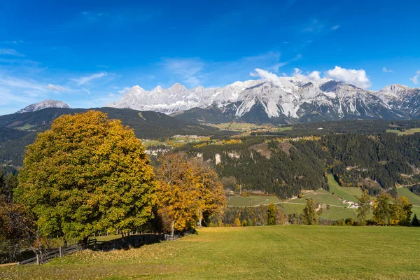 Podzimní Pohled Dachsteinský Masiv Rakousku — Stock fotografie