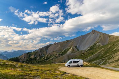 Van Life in Col de la Bonette, Alpes-de-Haute-Provence, Provence, Fransa