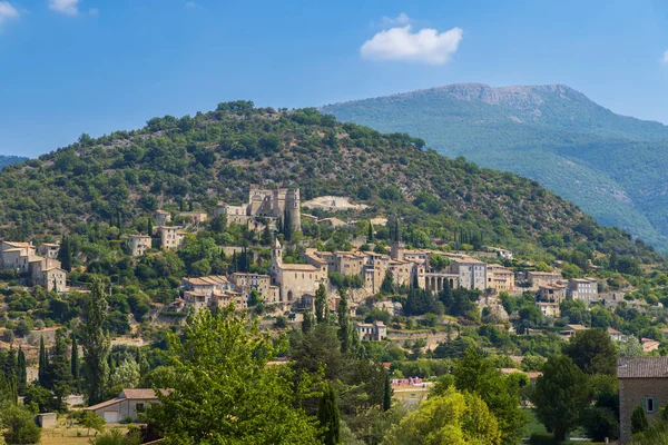 Typisch Dorpje Montbrun Les Bains Met Kasteelruïne Provence Frankrijk — Stockfoto