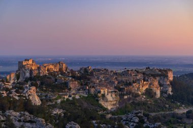 Ortaçağ şatosu ve köyü, Les Baux-de-Provence, Alpilles dağları, Provence, Fransa