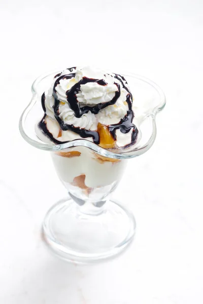 Ice Cream Stewed Peach Whipped Cream — 스톡 사진