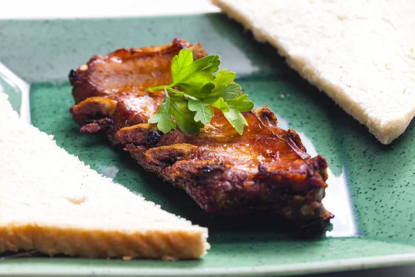 Marinated Grilled Ribs Served Toast Bread — Stock Photo, Image