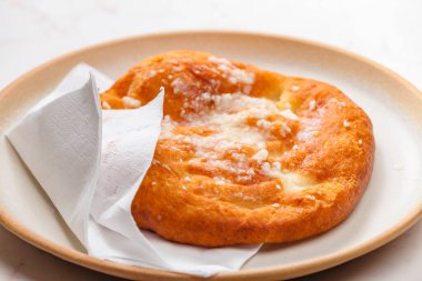 Macar tipik yemeklerine lango denir.