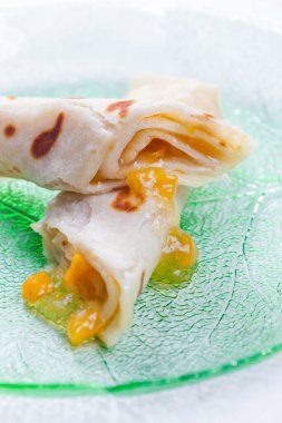 kayısı reçeli krep.