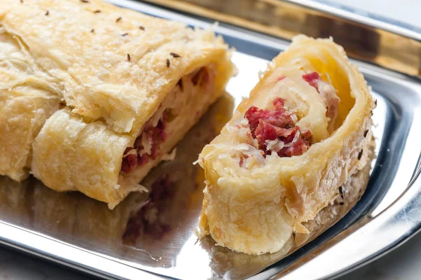Crispy Pastry Filled Smoked Meat Sour Cabbage — Stock Photo, Image