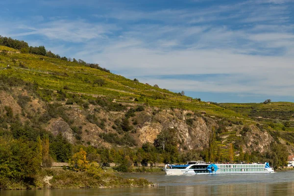 ワコー渓谷 ドナウ川の船 ユネスコのサイト オーストリア — ストック写真