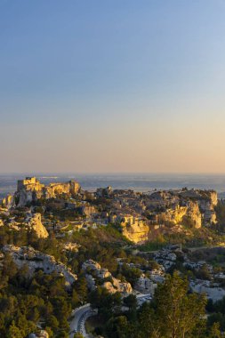 Ortaçağ şatosu ve köyü, Les Baux-de-Provence, Alpilles dağları, Provence, Fransa