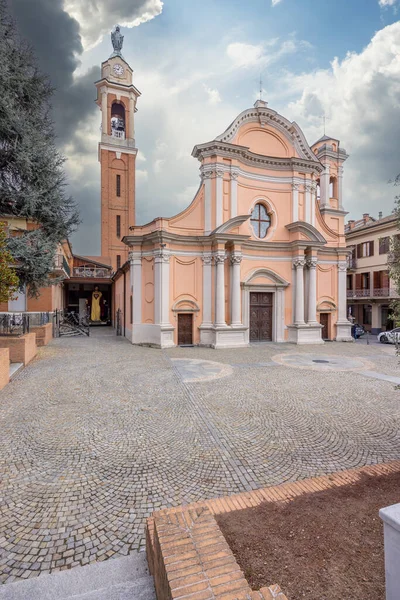 Kostel San Vittore Canale Piemont Itálie — Stock fotografie