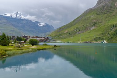 Bahar ve yaz manzarası, Tignes, Vanoise Ulusal Parkı, Fransa