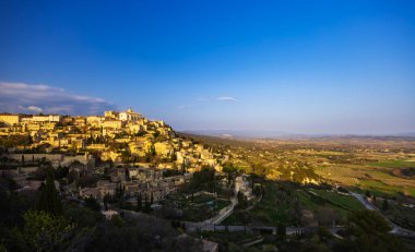 Provence, Luberon, Vaucluse, Fransa 'daki Gordes küçük ortaçağ kasabası