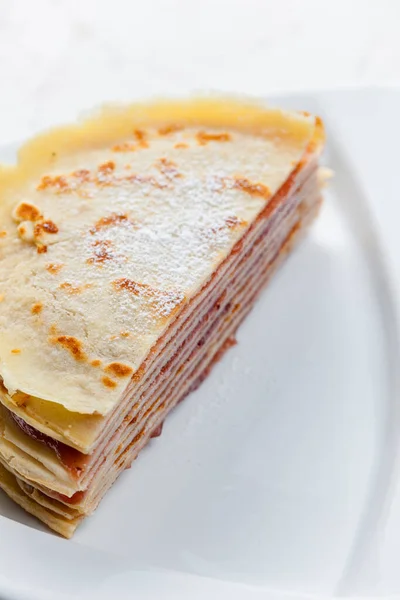 Torta Hecha Panqueques Con Mermelada Fresa —  Fotos de Stock