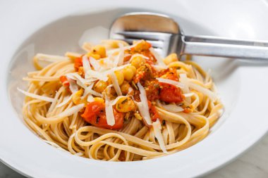 domates soslu makarna ve nohut.