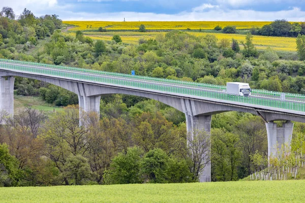 チェコ共和国北ボヘミアの道路橋 — ストック写真
