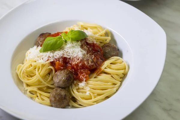 Spaghetti Med Köttbullar Och Tomatsås — Stockfoto